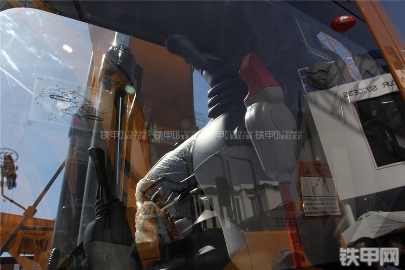 徐工XE210U挖掘机局部