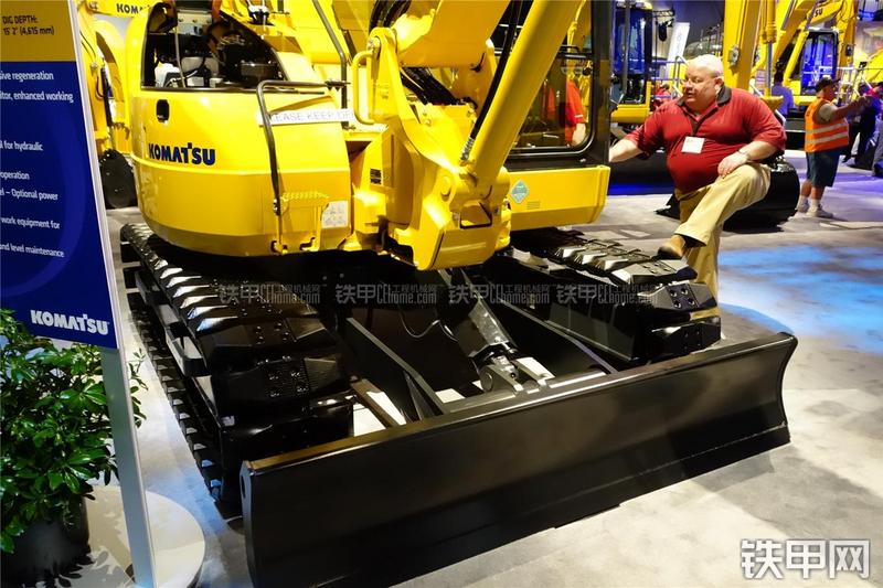 小松PC88MR-10挖掘机局部