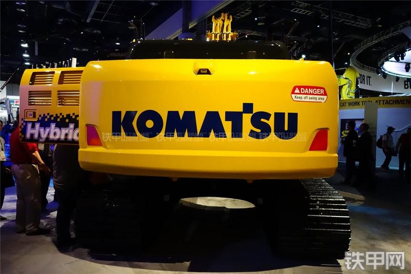 小松HB215LC-2挖掘机整机外观