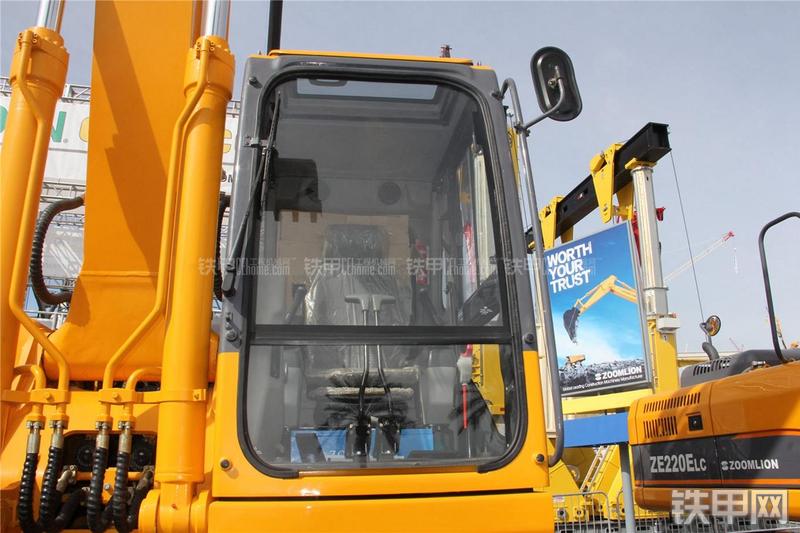 中联重科ZE360ESP挖掘机局部