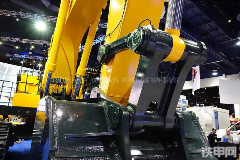 现代L1200-9挖掘机局部