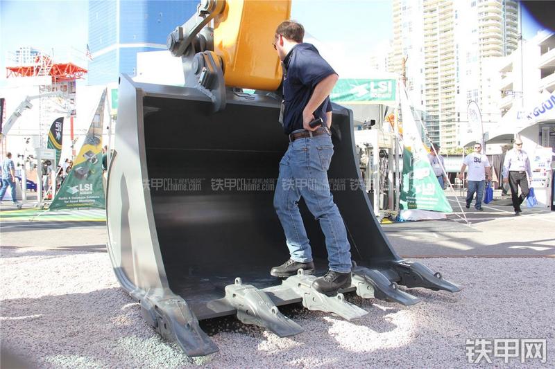 利勃海尔R956HD挖掘机局部