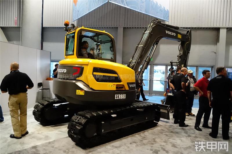 沃尔沃ECR88D挖掘机整机外观