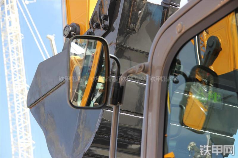 徐工XE240LCU挖掘机局部