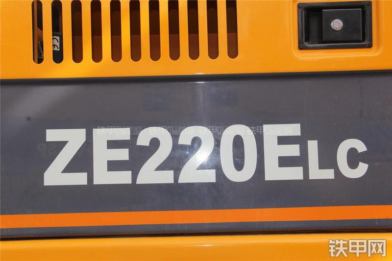 中联重科ZE220E-LC挖掘机局部