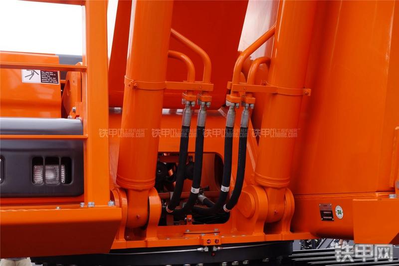 迪万伦DX300LL挖掘机局部