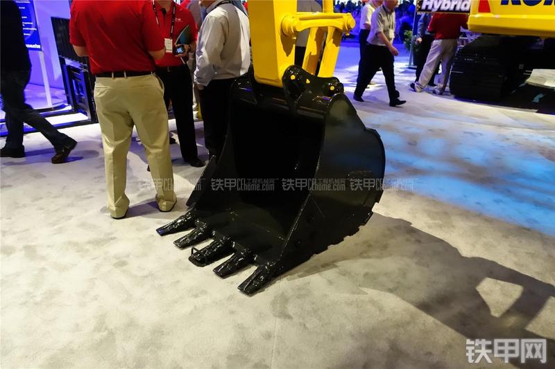 小松PC138USLC-10挖掘机局部