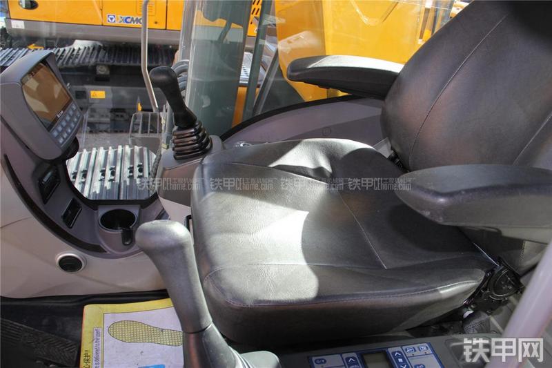 徐工XE240LCU挖掘机局部