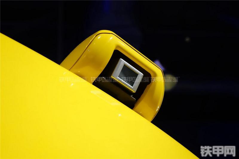 小松PC228USLC-10挖掘机局部