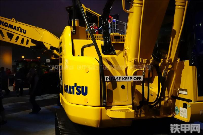 小松PC138USLC-10挖掘机局部