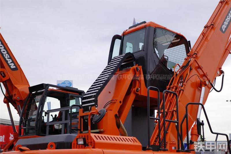 迪万伦DX225MH-3挖掘机局部