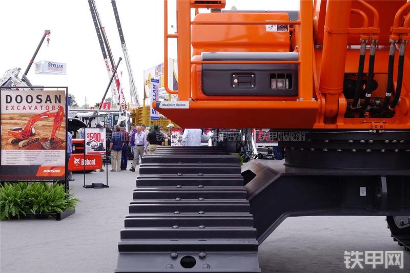 迪万伦DX300LL挖掘机局部