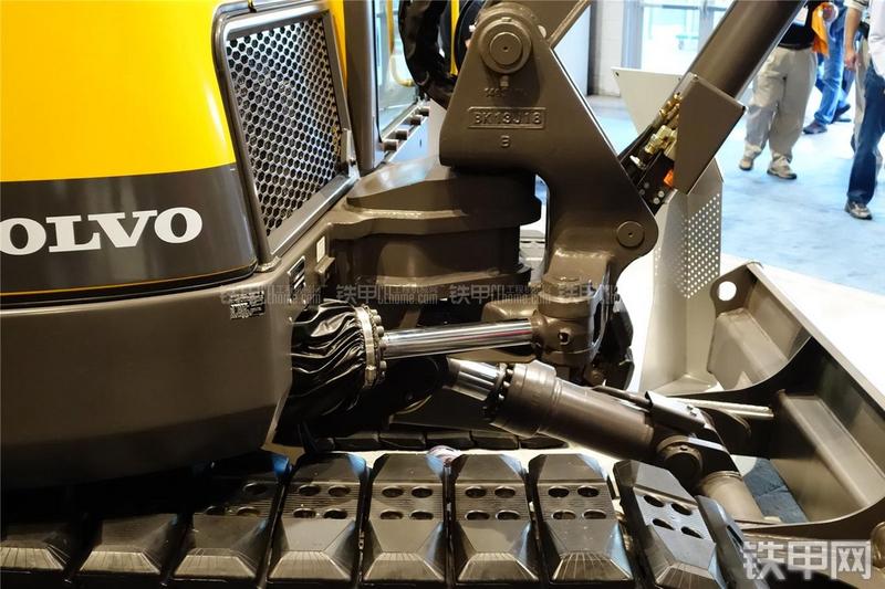 沃尔沃ECR88D挖掘机局部