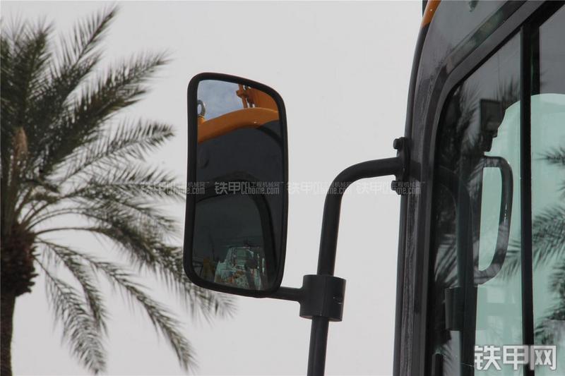 中联重科ZE220E-LC挖掘机局部