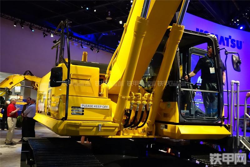 小松HB215LC-2挖掘机局部