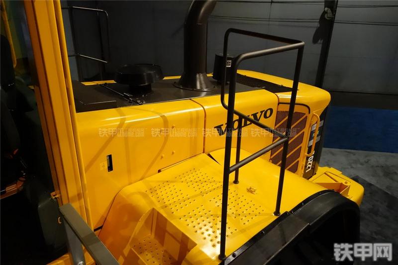 沃尔沃L220E装载机局部