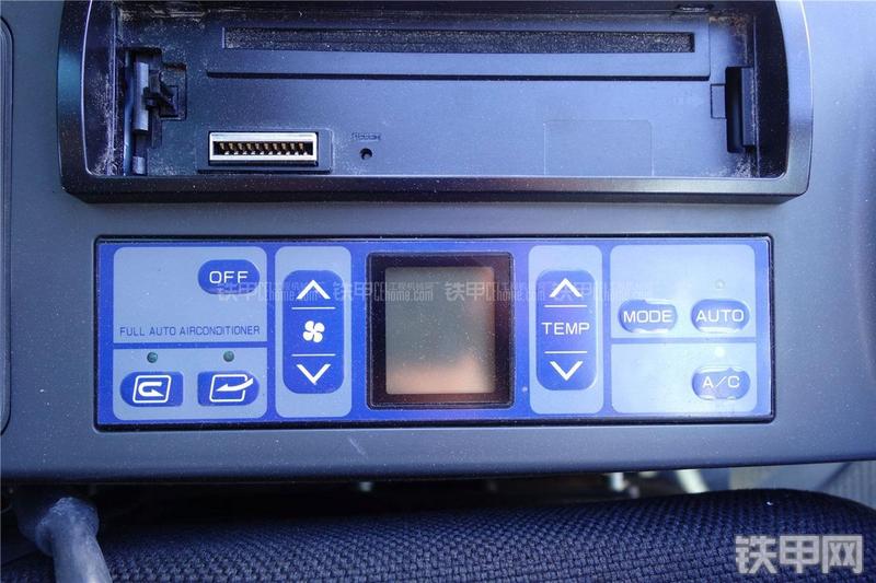 龙工CDM6150挖掘机局部