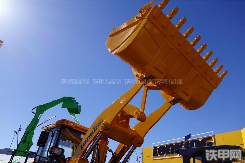 龙工CDM856装载机局部