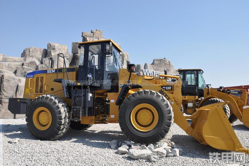 山工SEM650B装载机整机外观