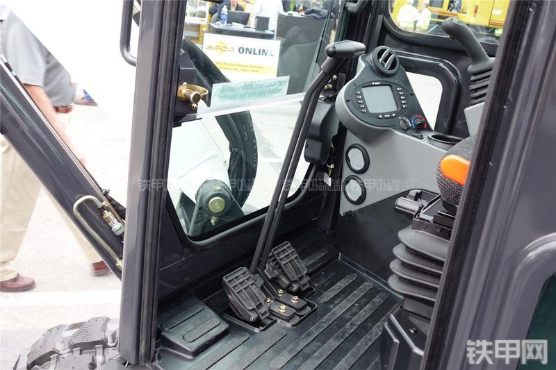 山猫E50挖掘机局部