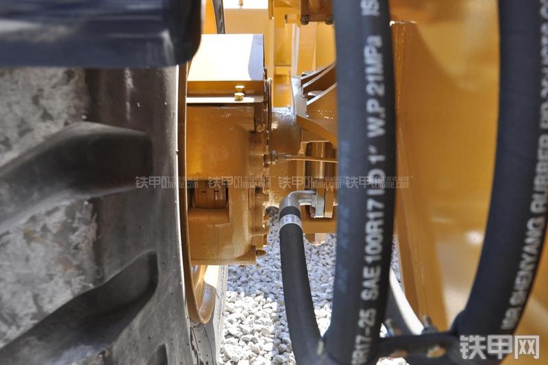 山工SEM650B装载机局部