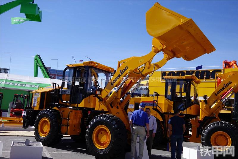 龙工CDM835装载机整机外观