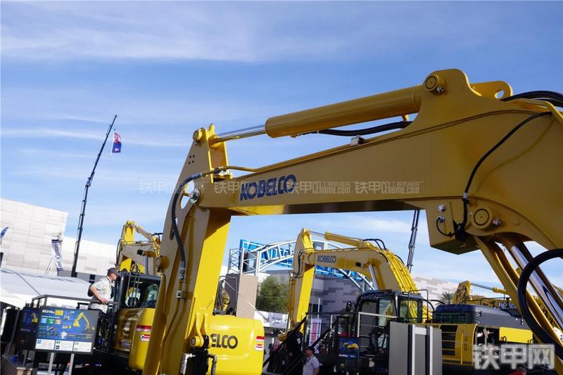 神钢SK55SRX-6E挖掘机局部