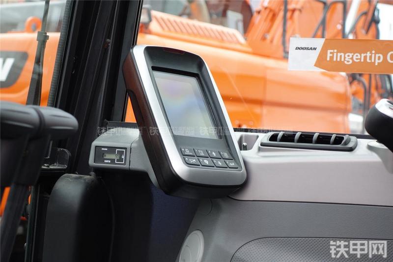 迪万伦DX63-3挖掘机局部