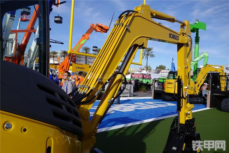 神钢SK55SRX-6E挖掘机局部