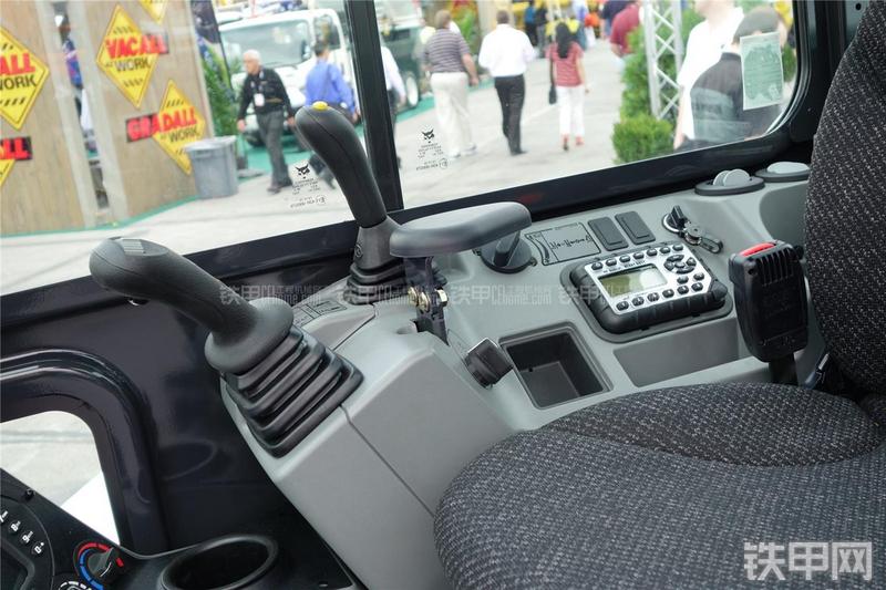 山猫E50挖掘机局部