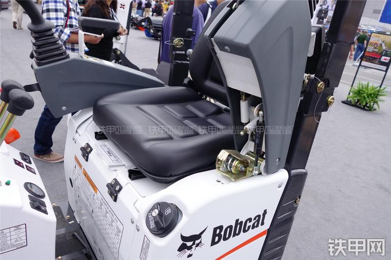 山猫418挖掘机局部