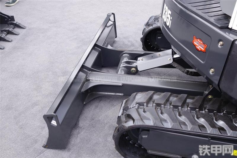 山猫E35i挖掘机局部