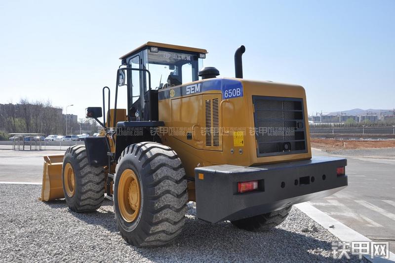 山工SEM650B装载机整机外观