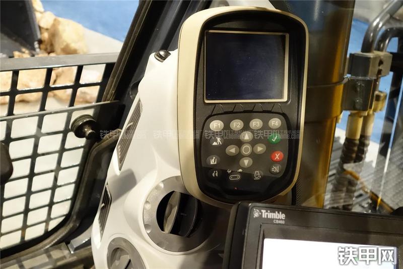 龙工950E挖掘机局部