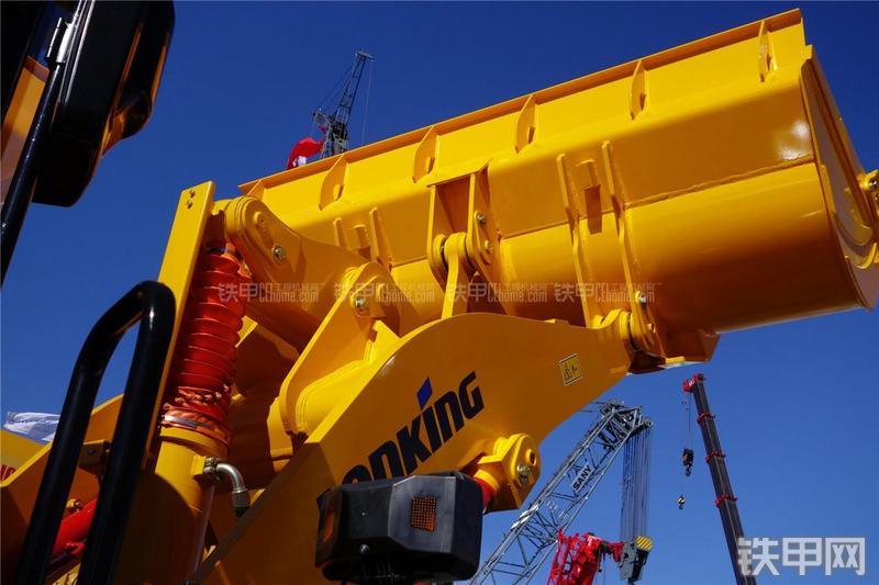 龙工CDM856装载机局部