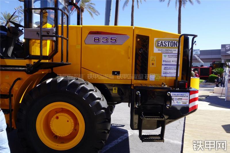 龙工CDM835装载机局部