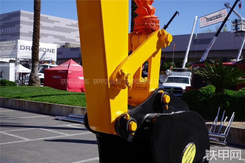 龙工CDM6150挖掘机局部