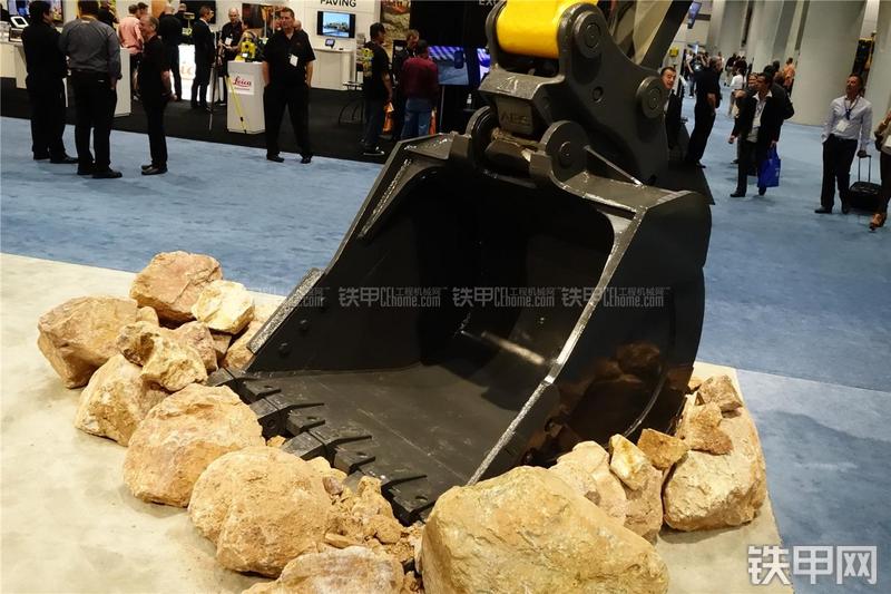 龙工950E挖掘机局部