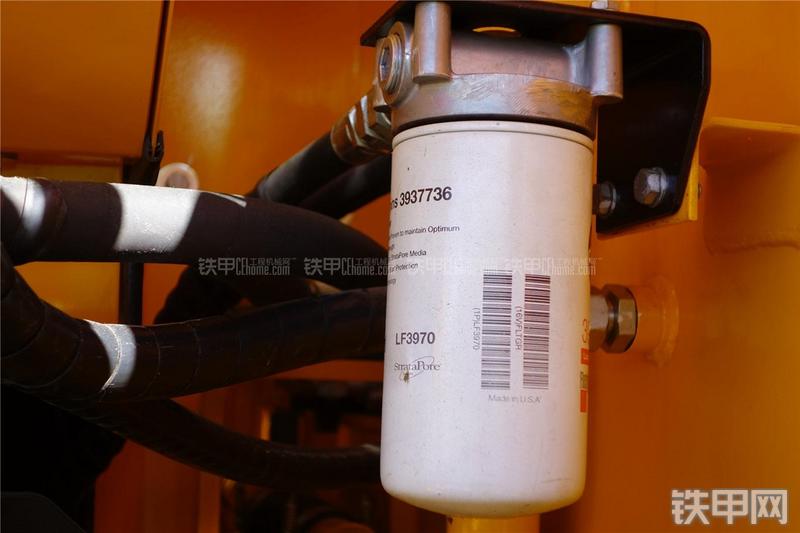 龙工CDM6235挖掘机局部