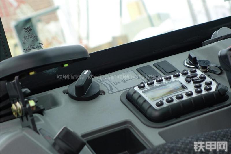 山猫E50挖掘机局部