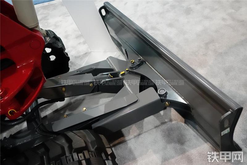 竹内TB240挖掘机局部