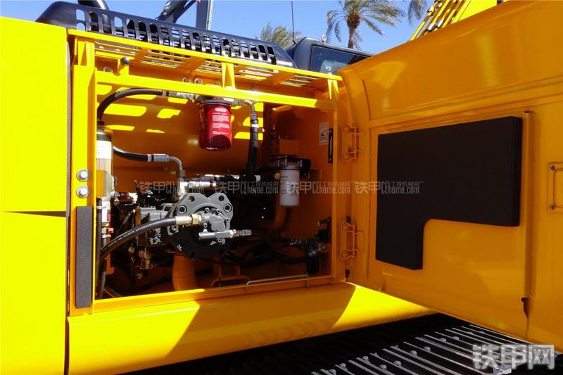 龙工CDM6235挖掘机局部