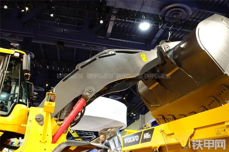 沃尔沃L350F装载机局部