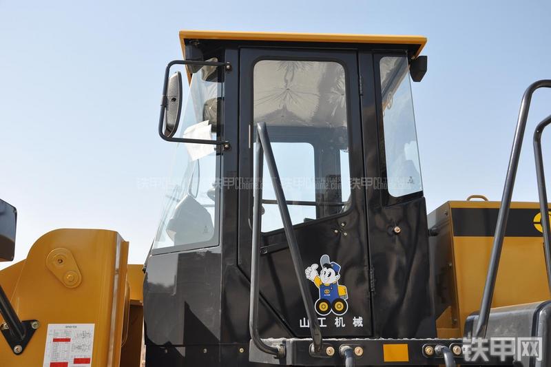 山工SEM650B装载机局部