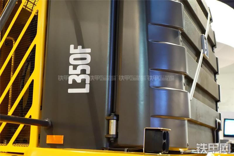 沃尔沃L350F装载机局部