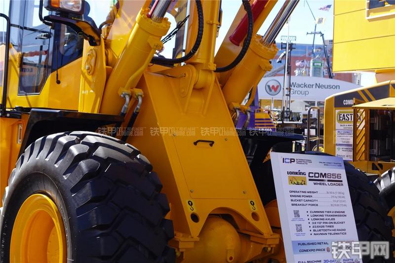 龙工CDM856装载机局部