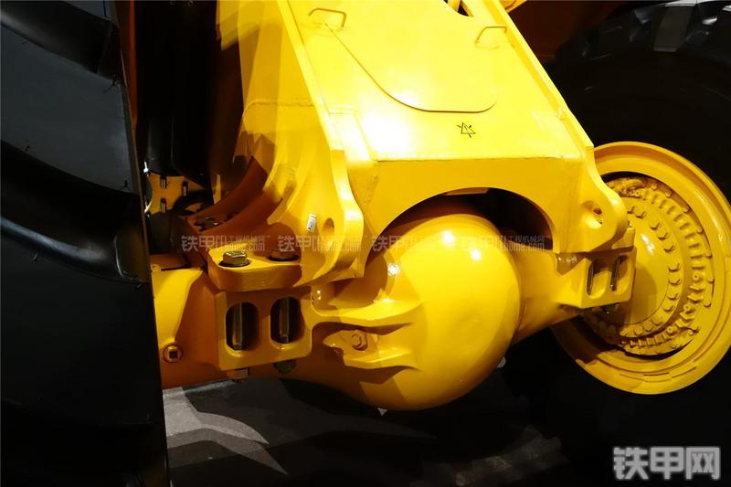 沃尔沃L350F装载机局部