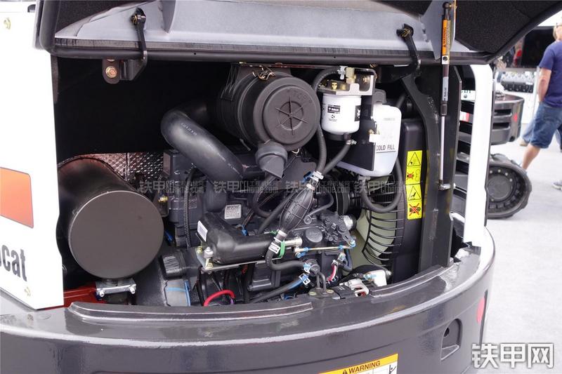 山猫E35i挖掘机局部