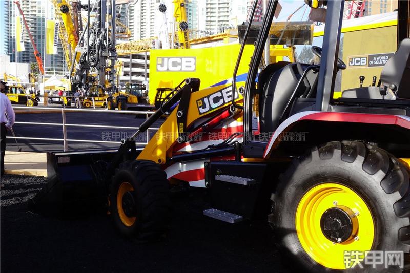 杰西博3CX挖掘装载机局部