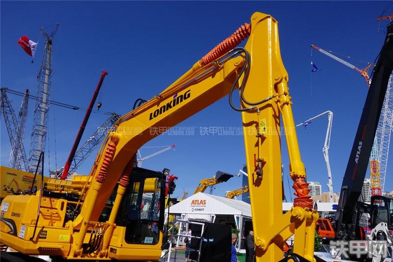 龙工CDM6150挖掘机局部